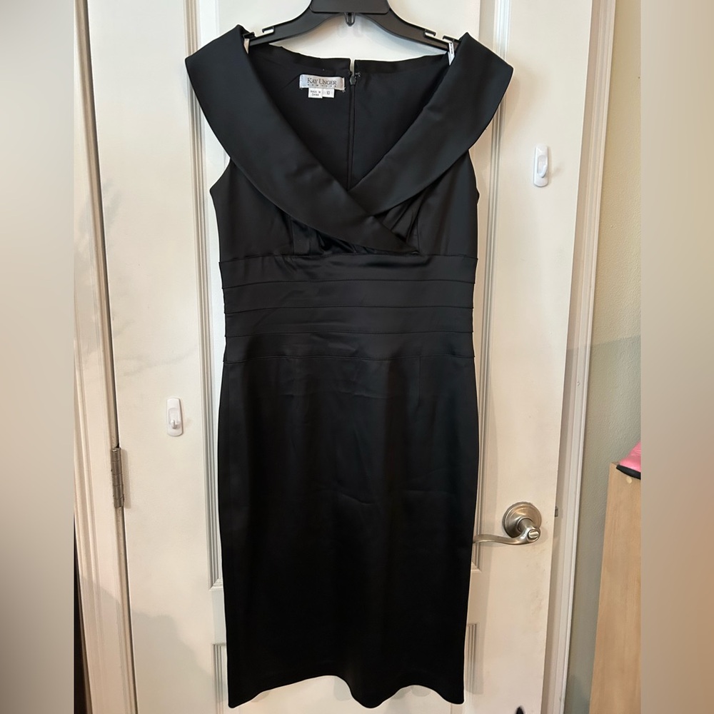 Kay Unger Black Sleeveless V-Neck Midi Sheath Dress with Wide Collar
